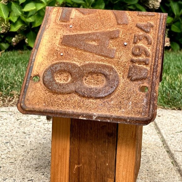 Handmade Rustic Nesting Place Birdhouse 1934 PA Antique Car License Plate Roof - Picture 5 of 6